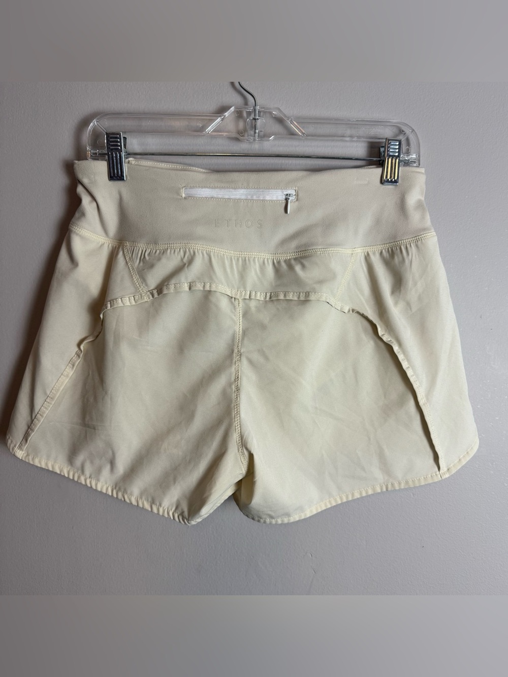 Ethos Cream High Rise Athletic Shorts Size Small